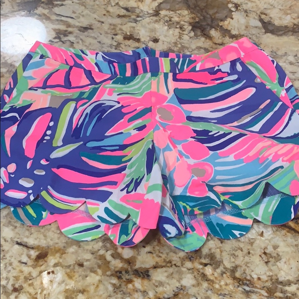 Lilly Pulitzer butter cup shorts in size 6